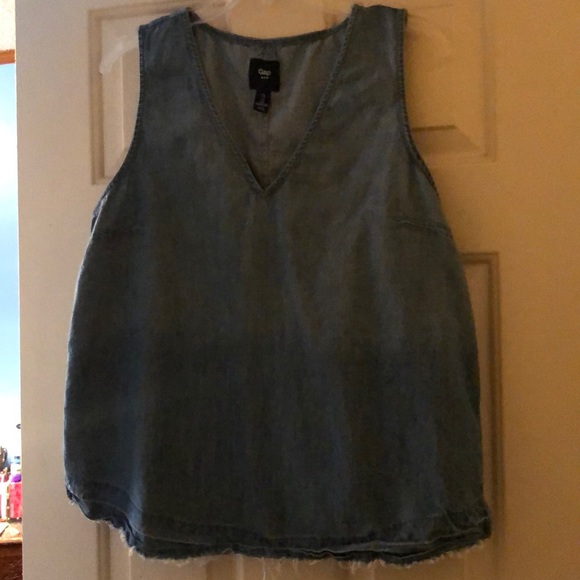 GAP Tops - Cute sleeveless Gap top Final price drop!